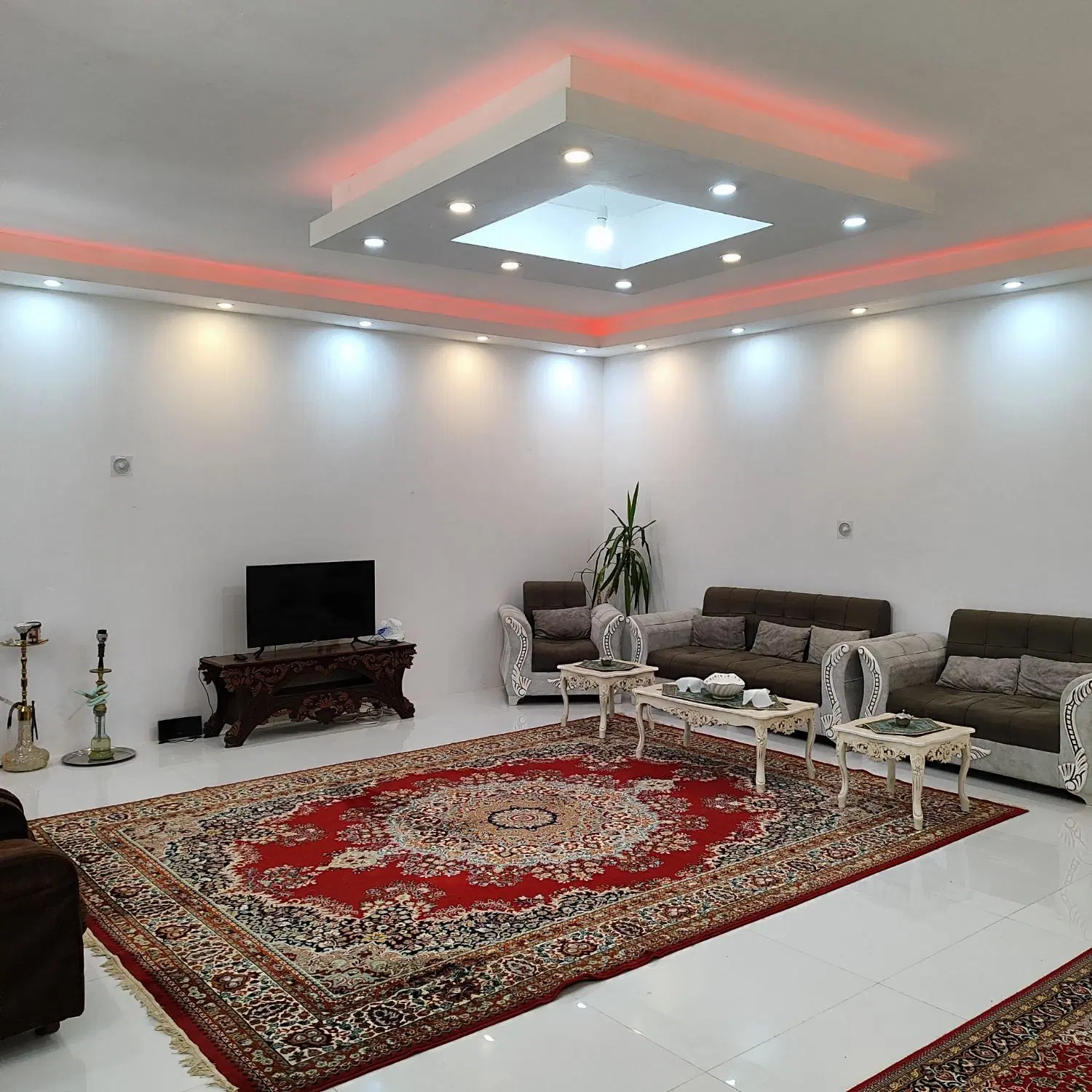 زمین وکیل آباد